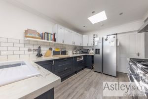 kitchen- click for photo gallery